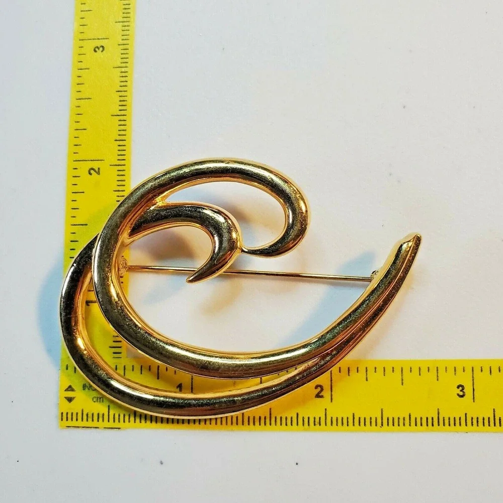 Vintage Signed Trifari Large Smooth Gold Tone Metal Swirl Curved Brooch Pin